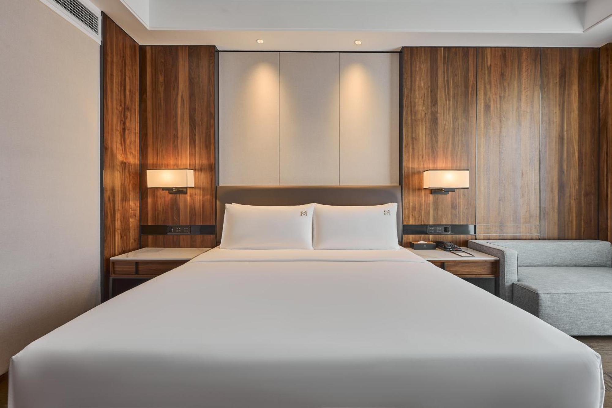 Vm Hotel Phnom Penh Exterior photo